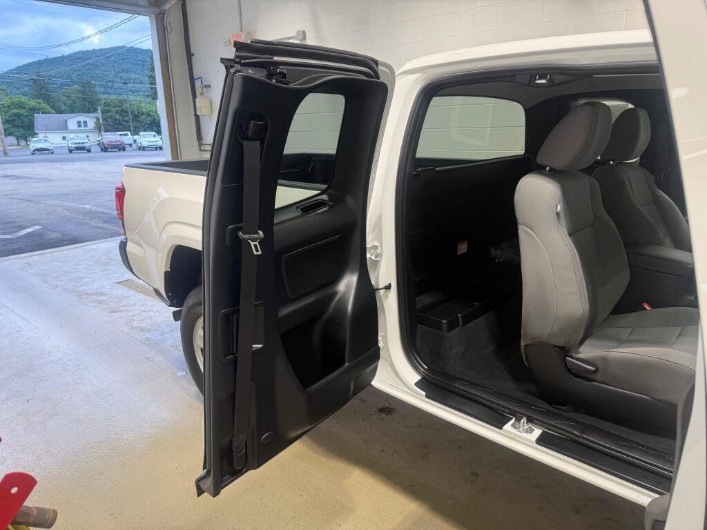 Certified 2023 Toyota Tacoma SR AWD/4WD image 12