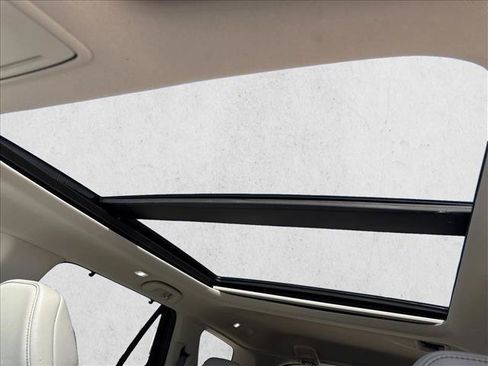 Used 2023 Honda Pilot Touring image 15