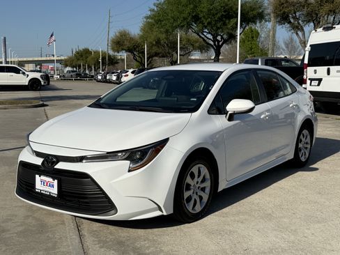 Used 2024 Toyota Corolla LE image 9