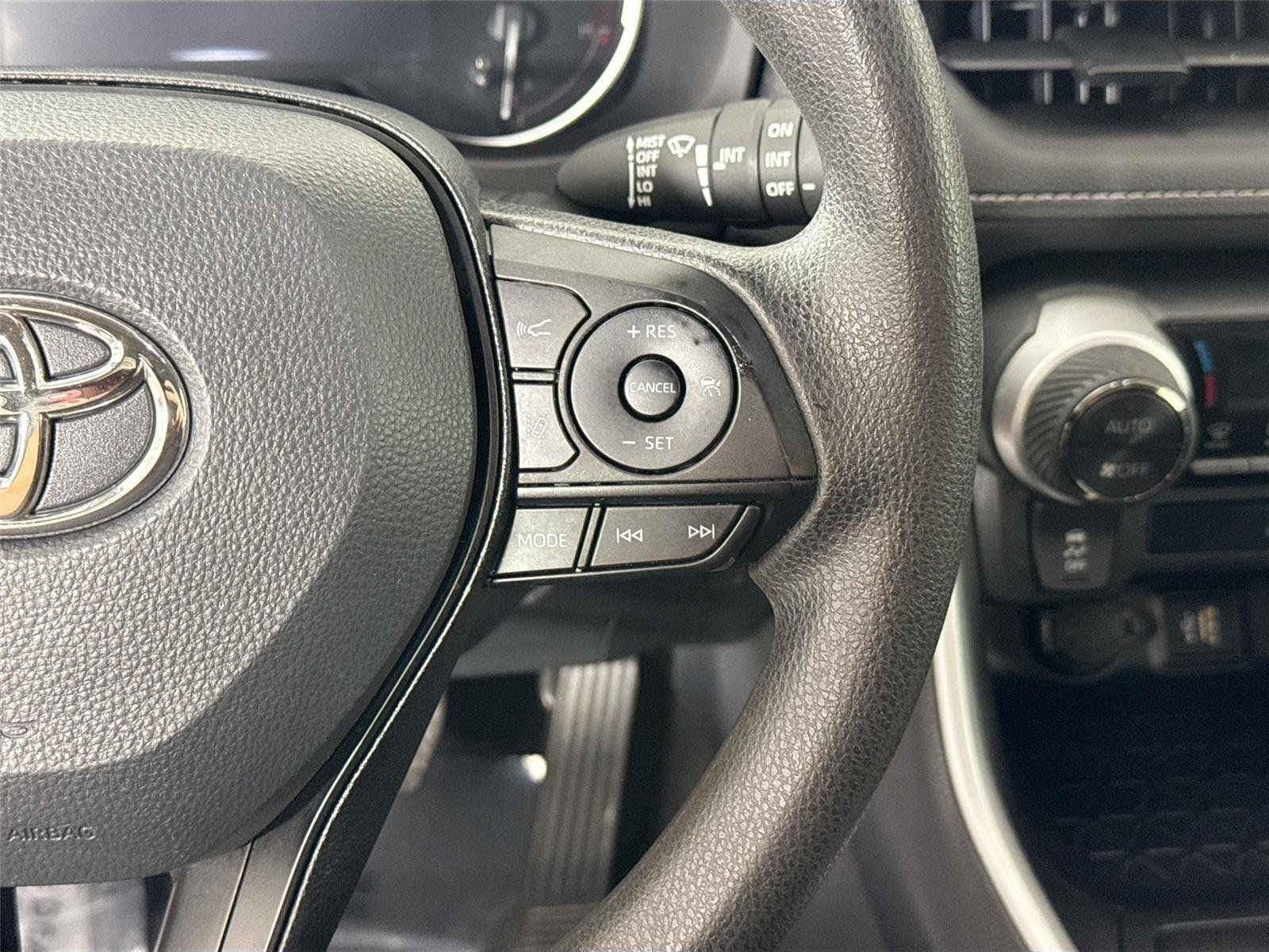 Certified 2025 Toyota RAV4 XLE FWD image 18