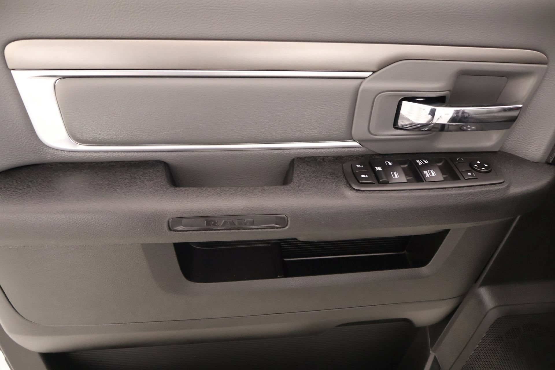 Used 2023 RAM 1500 Classic SLT w/ Electronics Group AWD/4WD image 14