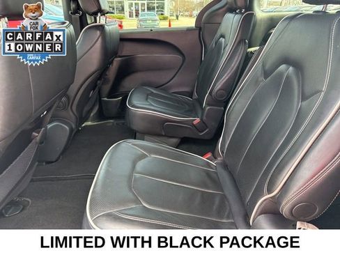 Used 2025 Chrysler Pacifica Limited image 23