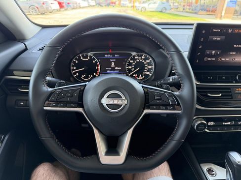 Used 2025 Nissan Altima 2.5 SR w/ SR Premium Package AWD/4WD image 16