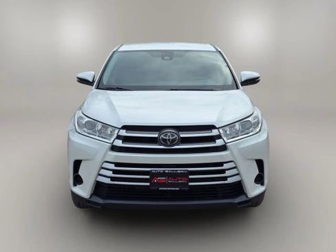 Used 2018 Toyota Highlander LE image 2