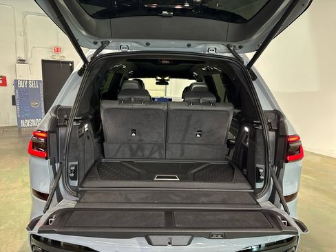 Used 2025 BMW X7 M60i image 27