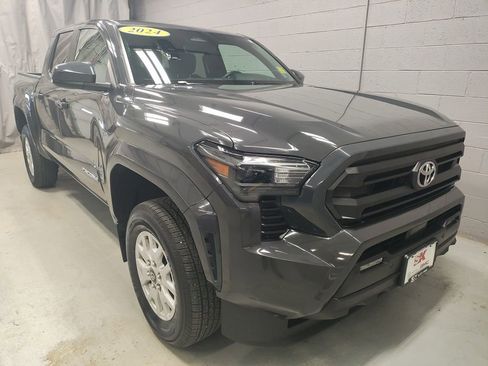 Used 2024 Toyota Tacoma SR5 AWD/4WD image 5