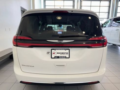Used 2022 Chrysler Pacifica Touring-L FWD image 37