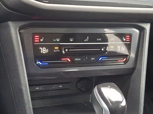 Used 2023 Volkswagen Tiguan SE w/ Panoramic Sunroof Package image 29