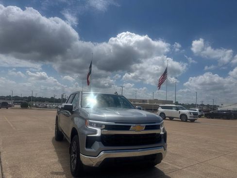 Used 2023 Chevrolet Silverado 1500 LT AWD/4WD image 3