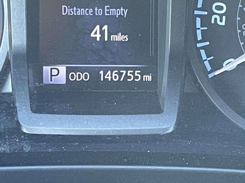 Used 2017 Toyota Tacoma TRD Sport image 38