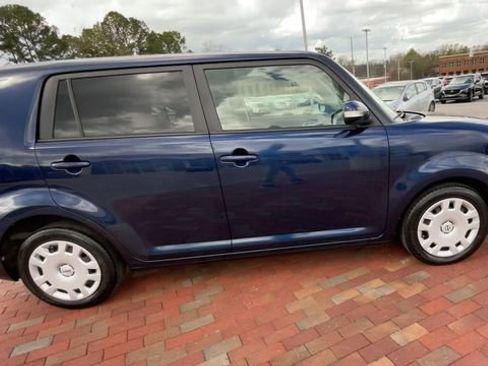 Used 2014 Scion xB image 2