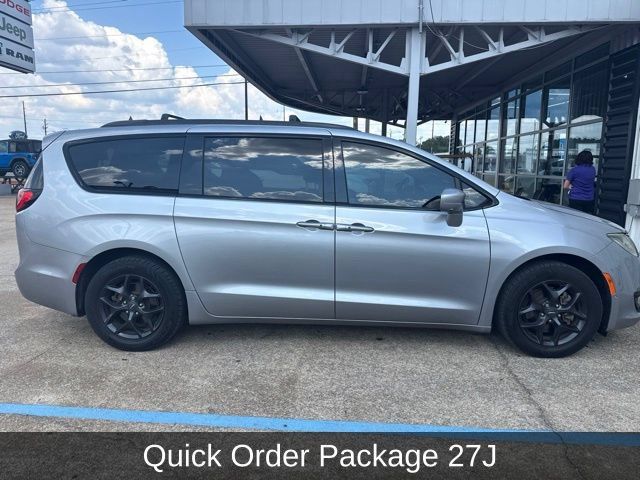Used 2020 Chrysler Pacifica Touring-L Plus FWD image 5