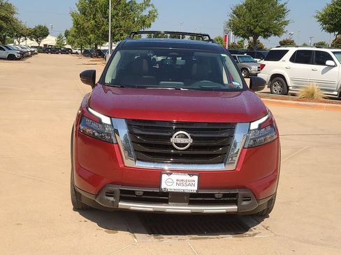 Certified 2025 Nissan Pathfinder Platinum w/ Cargo Package FWD image 5