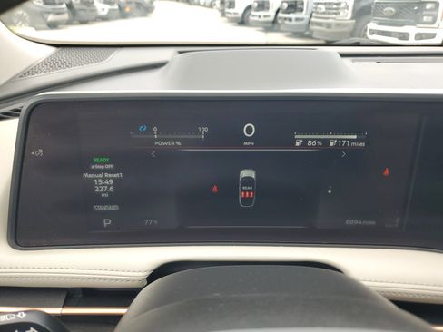 Used 2025 Nissan Ariya AWD image 31