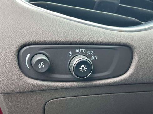 Used 2018 Chevrolet Malibu LT image 18