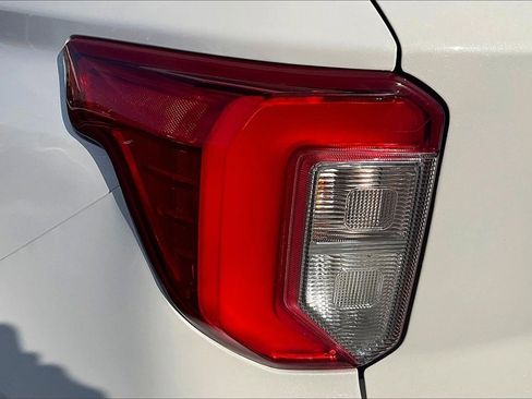 Certified 2022 Ford Explorer XLT w/ Equipment Group 202A image 29