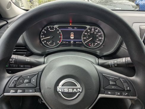 Used 2025 Nissan Sentra SV FWD image 27