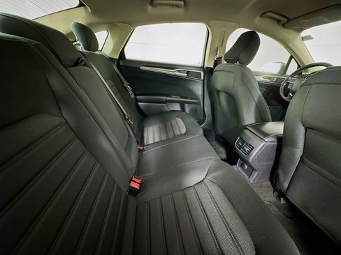 Used 2020 Ford Fusion SE FWD image 26