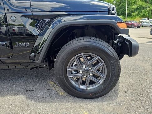 New 2025 Jeep Gladiator Sport image 2