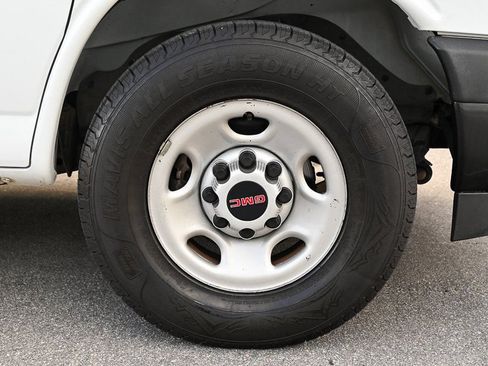 Used 2022 GMC Savana 3500 Extended w/ Driver Convenience Package RWD image 9