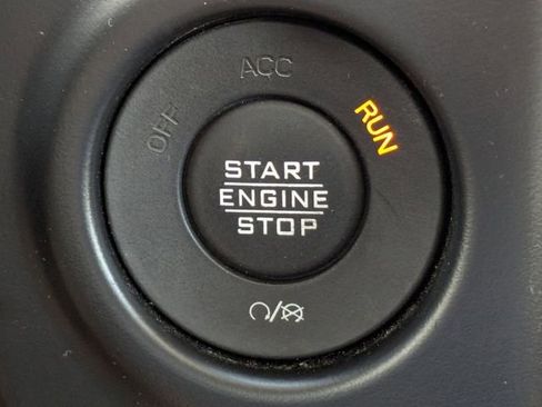 Used 2020 Jeep Wrangler Sport image 29