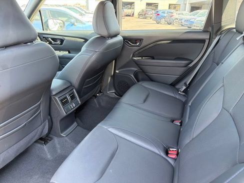 Used 2025 Subaru Forester Limited AWD/4WD image 22
