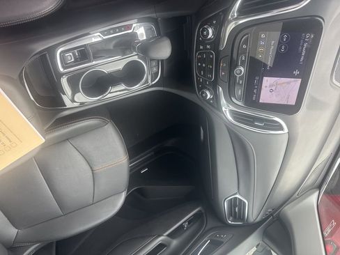 Used 2024 Chevrolet Equinox Premier image 22