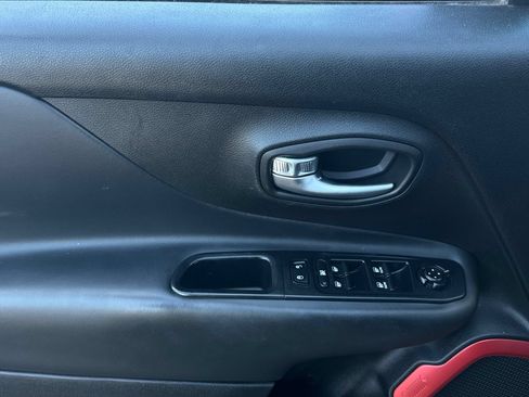 Used 2016 Jeep Renegade Trailhawk AWD/4WD image 11