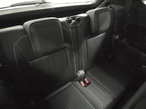 Used 2023 Volkswagen Tiguan SE R-Line image 8