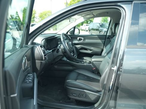 Used 2023 Kia Sorento S FWD image 11