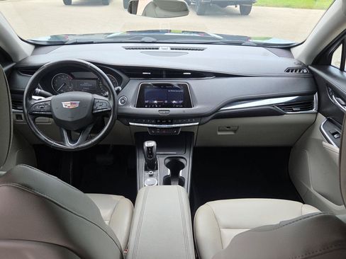 Used 2019 Cadillac XT4 Luxury w/ Trailering Package FWD image 14