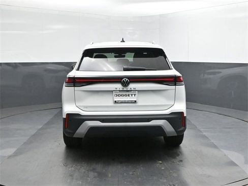 New 2026 Volkswagen Tiguan SE image 8