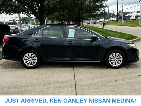 Used 2014 Toyota Camry LE FWD image 2