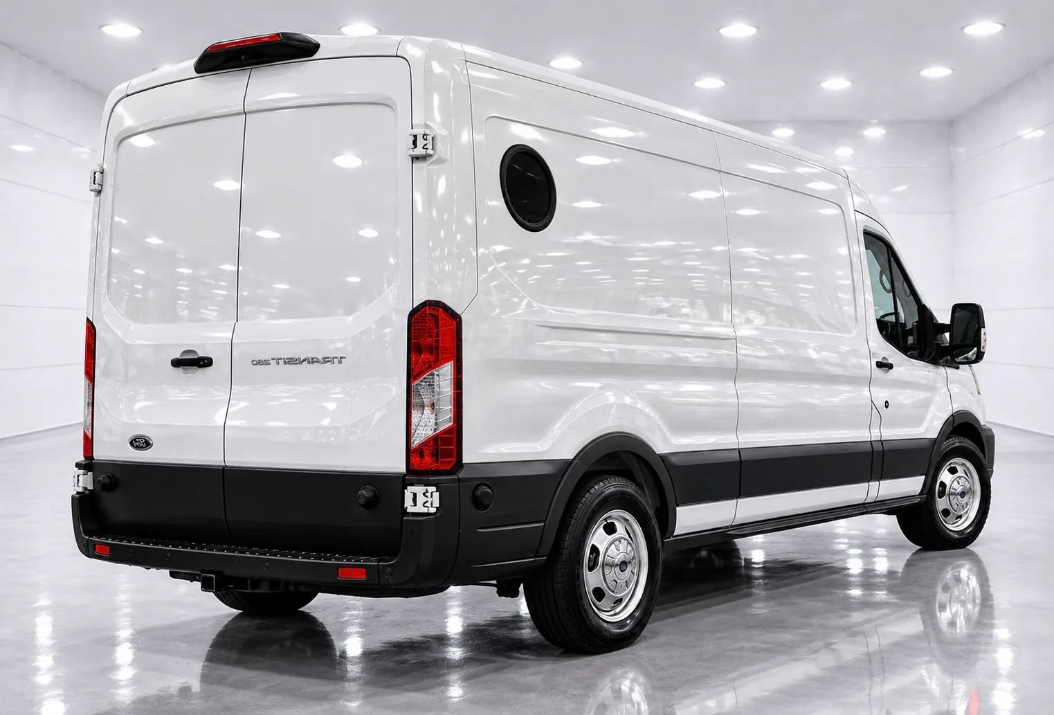 Used 2020 Ford Transit 350 148 Medium Roof AWD w/ Load Area Protection Package image 5