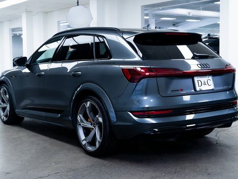 Used 2022 Audi e-tron S Prestige w/ Prestige Package image 4