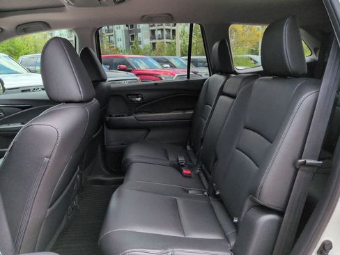 Used 2017 Honda Pilot Touring image 14