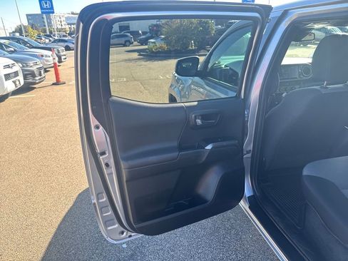 Used 2022 Toyota Tacoma TRD Sport image 35