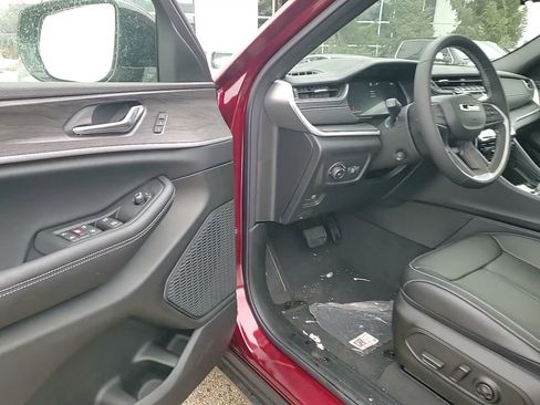 New 2025 Jeep Grand Cherokee Limited w/ Luxury Tech Group II image 20