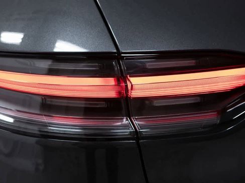 Used 2025 Porsche Macan image 35