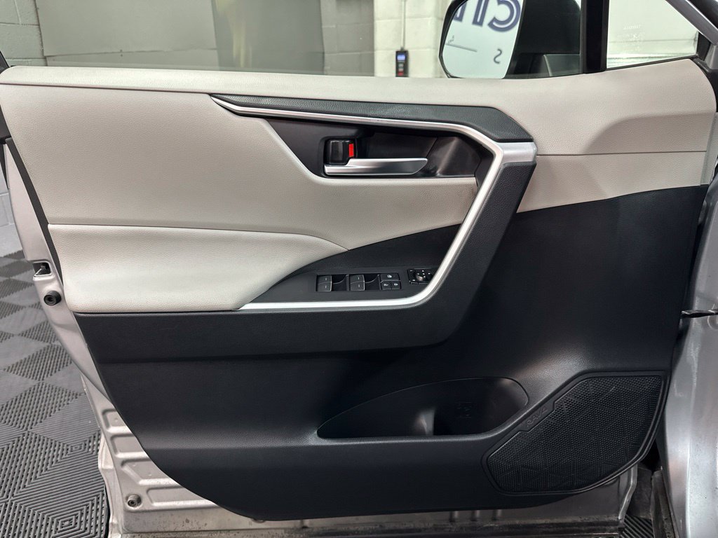 Used 2025 Toyota RAV4 XLE AWD/4WD image 16