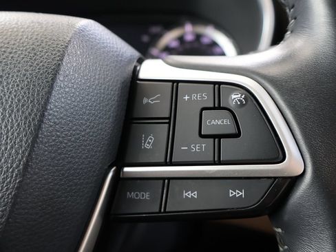 Used 2023 Toyota Highlander XLE FWD image 44
