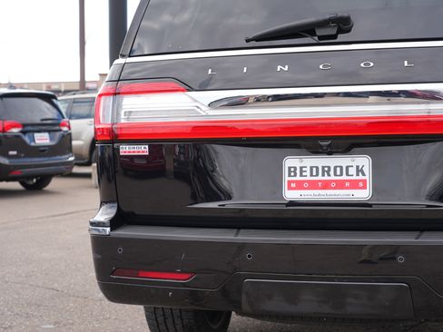 Used 2019 Lincoln Navigator Reserve image 10