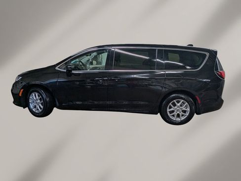 Used 2024 Chrysler Pacifica Touring-L image 33
