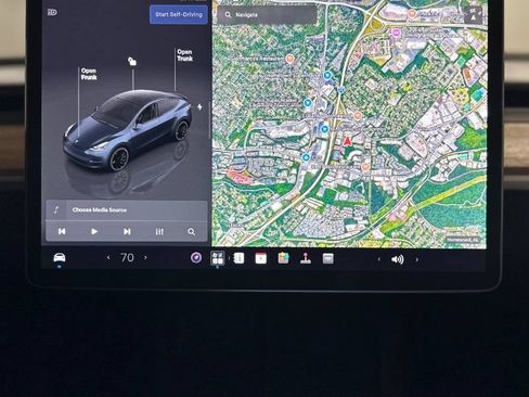 Used 2025 Tesla Model Y Performance AWD/4WD image 31