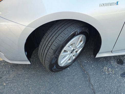 Used 2017 Toyota Prius Two image 48