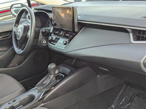 Used 2025 Toyota Corolla LE image 32