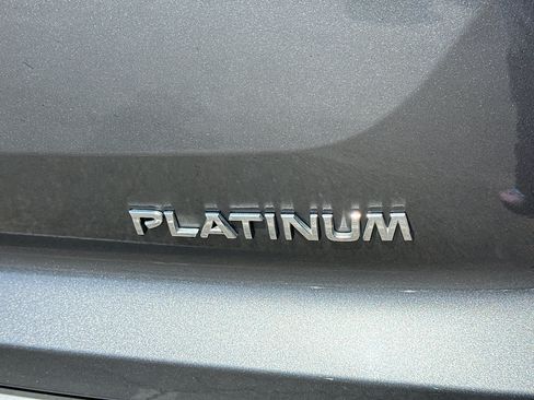 Used 2025 Nissan Pathfinder Platinum FWD image 11
