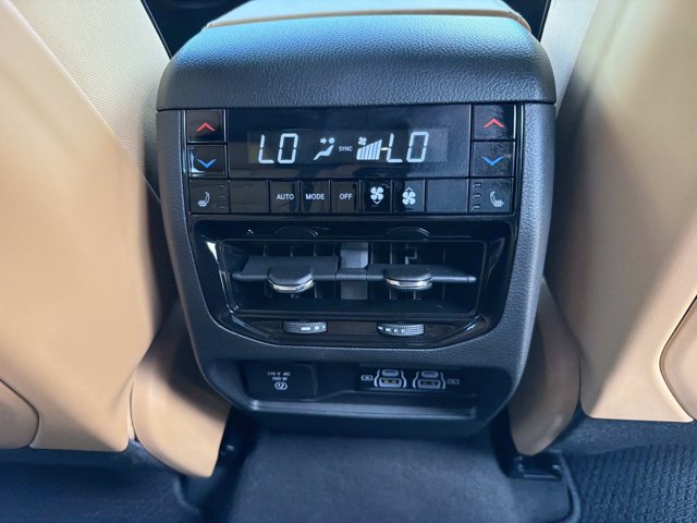 Used 2025 Jeep Grand Cherokee Summit w/ Obsidian Package AWD/4WD image 23