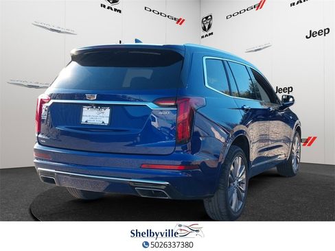 Used 2023 Cadillac XT6 Premium Luxury image 4