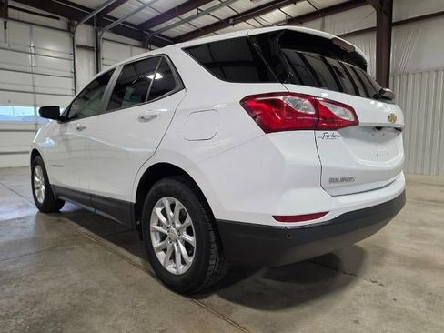 Used 2020 Chevrolet Equinox LS w/ LS Convenience Package FWD image 3